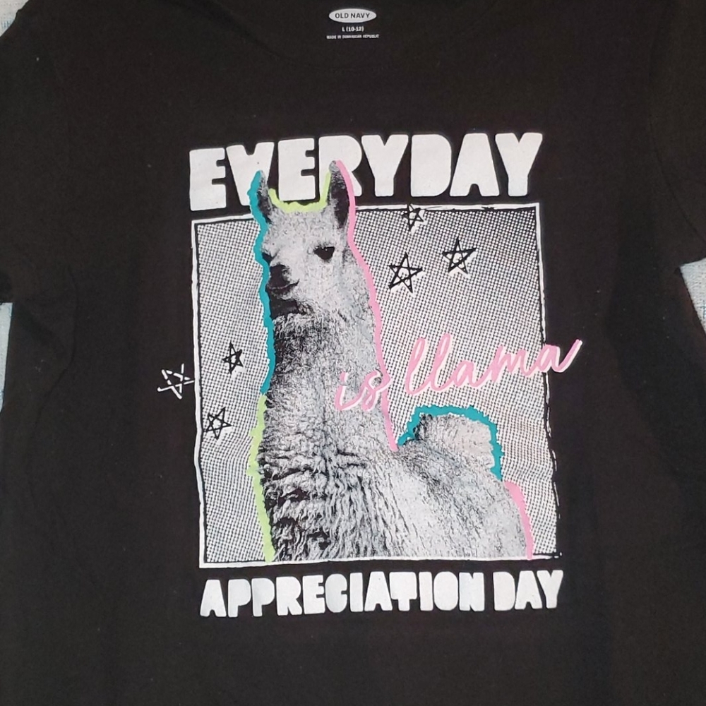 Black short sleeve shirt